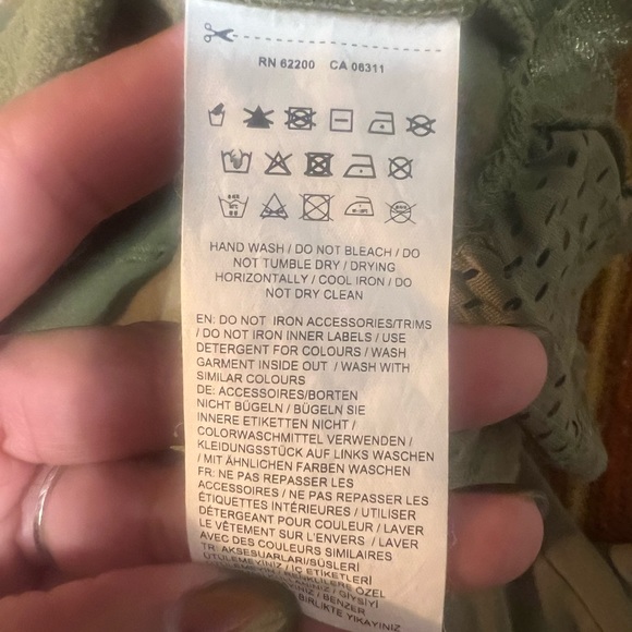 ELIZABETH AND JAMES Astor Print Scuba Jacket. Retail: $495
SIZE: M - Picture 7 of 10